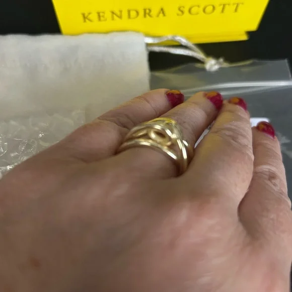 Kendra Scott Gold Myles Band Ring. Size 8 - Picture 3 of 5